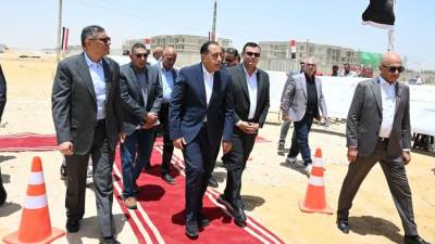 رئيس الوزراء يتابع موقف تنفيذ أعمال الطرق والمرافق بتوسعات مدينة الشيخ زايد (زايد الجديدة)