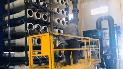 محافظ البحر الأحمر: البدء الفعلي في إحلال وتجديد 27 كيلو متراً من خط مياه الكريمات