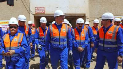  جولة تفقدية لوزير البترول يرافقه محافظ الوادى الجديد لمنجم فوسفات أبو طرطور