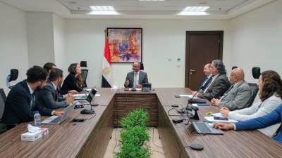 نائب وزير الإسكان يستقبل بعثة الوكالة الفرنسية للتنمية لبحث مجالات التعاون