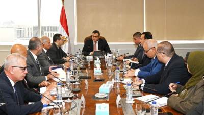 وزير الإسكان يعقد اجتماعاً مع نواب ومساعدي هيئة المجتمعات العمرانية الجديدة لمتابعة الأعمال وملفات عمل الهيئة