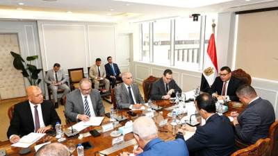 وزير الإسكان يعقد اجتماعًا مع نواب ومساعدي هيئة المجتمعات العمرانية الجديدة لمتابعة الأعمال وملفات عمل الهيئة
