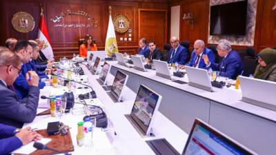 وزيرة التنمية المحلية تترأس اجتماع اللجنة العليا لتراخيص المحال العامة لمتابعة جهود تيسير وتبسيط إجراءات إصدار التراخيص للأنشطة المختلفة بالمحافظات