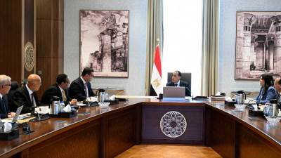 رئيس الوزراء يتابع الموقف التنفيذي لمنظومة مياه الشرب والصرف الصحي بمدن شرق وغرب القاهرة