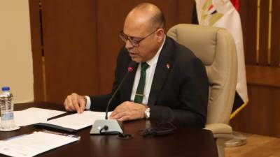 وزير العمل يعلن عن تطورات إيجابية بشأن العامل الذي تعرض لتعنيف من جانب صاحب عمل سعودي