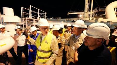 وزير البترول يشهد وصول سفينة جديدة لإعادة تغييز الغاز الطبيعي المسال المستورد بميناء الإسكندرية