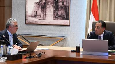 رئيس الوزراء يستعرض مع رئيس الهيئة العامة للمنطقة الاقتصادية لقناة السويس المشروعات التي تعاقدت عليها الهيئة مؤخرًا