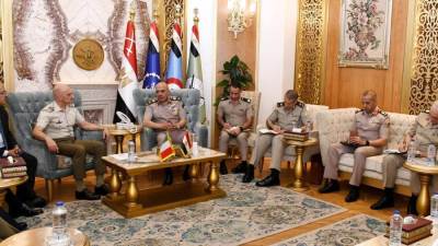 الفريق أحمد خليفة رئيس أركان حرب القوات المسلحة يلتقى رئيس هيئة الأركان المشتركة الإيطالية