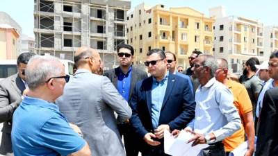 وزير الإسكان يتفقد مشروعات المرافق والطرق الجارية بالامتداد الجنوبي بمدينة القاهرة الجديدة