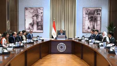 رئيس الوزراء يستقبل وفدًا من شركة "سامسونج إلكترونيكس"