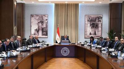 رئيس الوزراء يتابع جهود لجنة إدارة الدين العام الخارجي وتنظيم الاقتراض