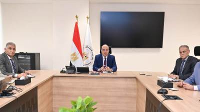 وزير الري يناقش مقترح "مشروع إعادة تأهيل نظام الرى في وادى النقرة لمواجهة التغيرات المناخية" بالتعاون مع صندوق المناخ الأخضر