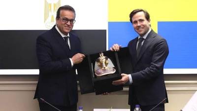  وزير الصحة يبحث مع وزير التجارة السويدي فرص الاستثمار الصحي والتعاون في دعم الجرحى الفلسطينيين