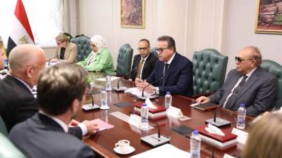 مصر و السويد تبحثان فرص الاستثمار الصحي والتعاون في دعم الجرحى الفلسطينيين