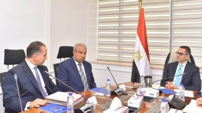 وزير الاستثمار يلتقي ممثلي تحالف صناعي دولي لبحث فرص التعاون في قطاع التكنولوجيا البيئية