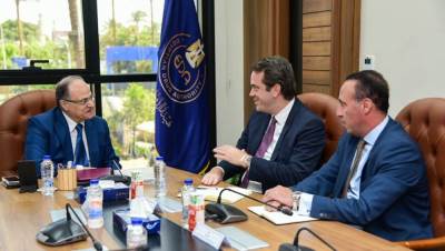 رئيس هيئة الدواء يلتقي وفد شركة "سانوفي" لبحث سبل تعزيز التعاون المشترك