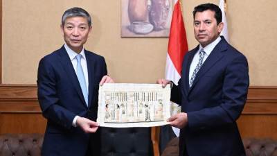 وزير الرياضة يبحث مع السفير الصيني سبل تعزيز التعاون المشترك