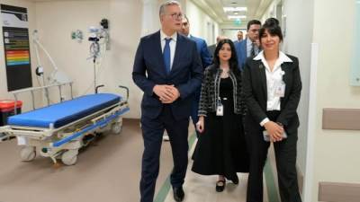 وزير البترول يزور مستشفى أهل مصر ويشيد بدورها الرائد في علاج الحروق