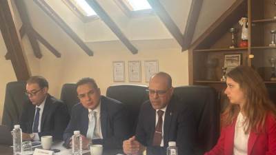 وزير العمل يواصل لقاءته في صربيا ويعقد إجتماعًا مع مدير هيئة التوظيف الوطني الصربية