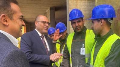 وزير العمل يختتم زيارته إلى صربيا بلقاء مدير  "شركة أجروفيدا  لاستقدام العمالة".. ويزور عمال مصريين في مواقع عملهم 