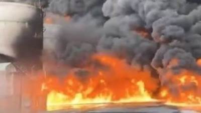 اندلاع حريق ضخم بميناء بالشارقة فى دولة الإمارات