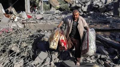 استشهاد 30 فلسطينيًا وإصابة 150 على الأقل بقصف إسرائيلي في مواصي رفح جنوب غزة