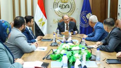 رئيس هيئة الدواء المصرية يعقد اجتماعًا مع ممثلي شركة جمجوم فارما