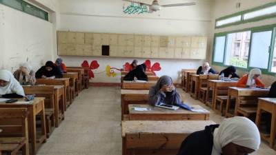 انتظام وهدوء في مادة الرياضة البحتة بامتحانات الشهادة الثانوية الأزهرية