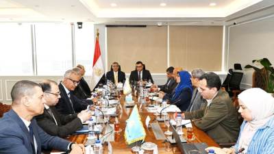 وزير الإسكان ومحافظ الجيزة يتابعان ملفات العمل المشتركة بمشروعات المياه