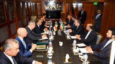 مشاورات سياسية بين وزيري خارجية مصر وإيران بالقاهرة