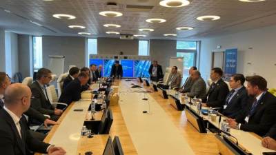 وزير الكهرباء يزور مصنعي "ارابيل سوليوشن" و "فورماتوم" لمتابعة مستجدات تصنيع المهمات