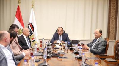 وزير قطاع الأعمال يلتقي وفدًا من "باور إنترناشيونال القابضة" لبحث التعاون والشراكة الاستثمارية