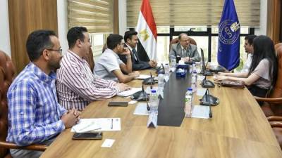 رئيس هيئة الدواء المصرية يعقد اجتماعًا مع ممثلي شركة باي لحلول الأعمال