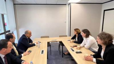 وزير الكهرباء يجتمع بمسئولي مجموعة "E D F" الفرنسية لبحث سبل التعاون والشراكة