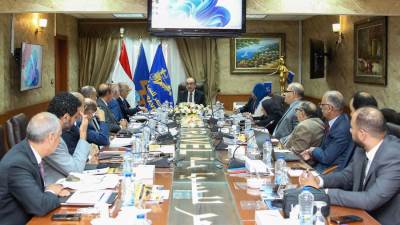 وزير قطاع الأعمال العام يعقد اجتماعًا موسعًا لمتابعة مستجدات العمل في عدد من المشروعات السياحية والفندقية