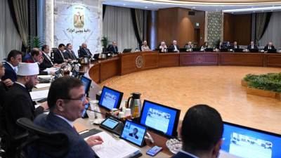 وزير قطاع الأعمال العام يستعرض الموقف التنفيذي لمشروع تطوير شركات الغزل والنسيج