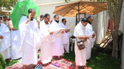 استعدادًا للنفرة من عرفات.. حجاج الجمعيات الأهلية يتهيأون للتوجه إلى مزدلفة مع غروب الشمس