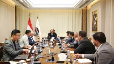 وزير قطاع الأعمال العام يلتقي وفدًا من "Global SAE-A" الكورية لبحث فرص التعاون في قطاع الغزل والنسيج 