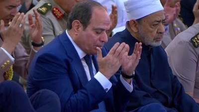 الرئيس السيسي يؤدي صلاة عيد الأضحى بمسجد مصر بالعاصمة الإدارية الجديدة