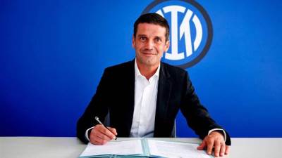 رسميًا.. الروماني كريستيان كيفو مدربًا لإنتر ميلان خلفًا لإنزاجي