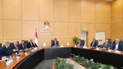 وزير الإسكان يتابع موقف مشروعات المرافق التي تقوم الوزارة بتنفيذها على مستوى الجمهورية وموقف توطين الصناعة