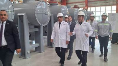 وزير الكهرباء والطاقة المتجددة فى زيارة ميدانية إلى مصانع شركة "اكس دى إجيماك" بمحافظة السويس 