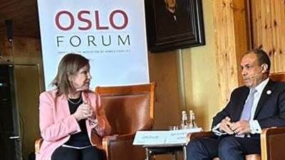 وزير الخارجية والهجرة يشارك في جلسات منتدى أوسلو