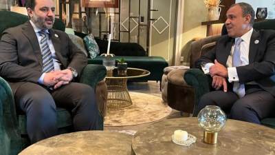 وزير الخارجية يلتقي نظيره المعين بالحكومة الانتقالية الجديدة في سوريا