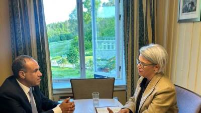 وزير الخارجية والهجرة يلتقي مع مبعوثة الاتحاد الأوروبي للقرن الأفريقي