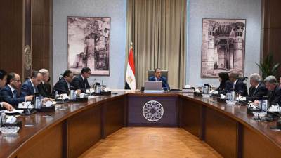 رئيس الوزراء يتابع خطط وإجراءات التوسع في مشروعات تحلية مياه البحر وتوطين الصناعة الخاصة بها