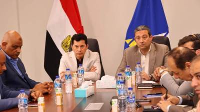  وزير الشباب والرياضة ومحافظ دمياط يجتمعان مع نواب مجلسي النواب والشيوخ بديوان عام المحافظة