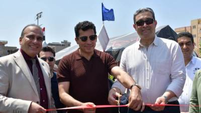 وزير الرياضة ومحافظ دمياط يفتتحان ملعب كرة القدم والمبنى الاجتماعي بنادي كفر سعد