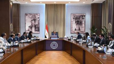 رئيس الوزراء يناقش خطة العمل لإجراء التعداد العام للسكان والإسكان والمنشآت 2027 