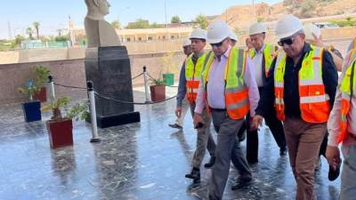 وزير الكهرباء يتفقد محطة توليد كهرباء السد العالي بمحافظة أسوان